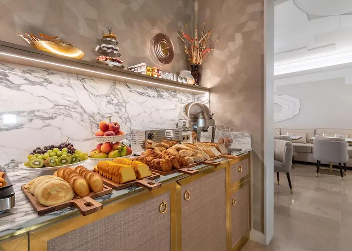 Camille Tapestry Collection By Hilton 4* Parigi