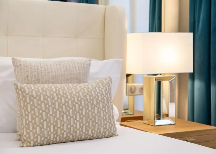 Camille Tapestry Collection By Hilton 4*