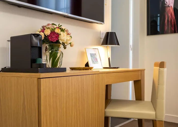 Hotel Camille Tapestry Collection By Hilton Parigi