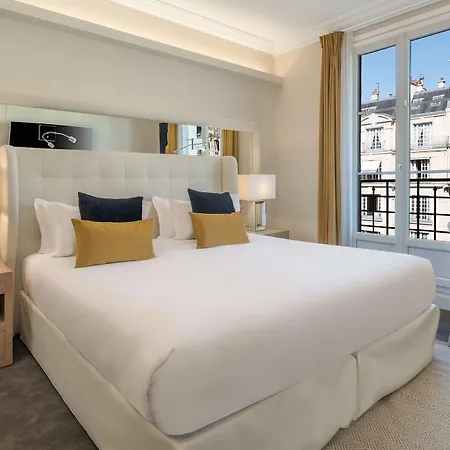 Azur Hotel 4*