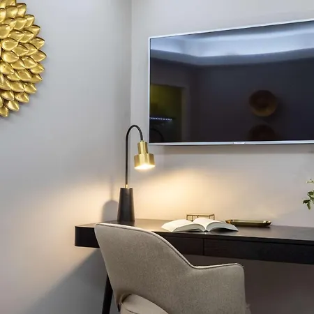 Camille Tapestry Collection By Hilton باريس