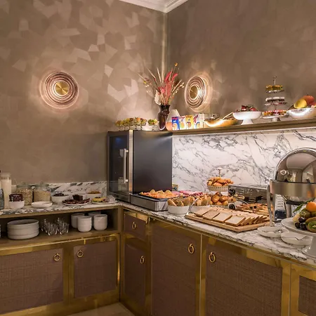 Camille Tapestry Collection By Hilton باريس