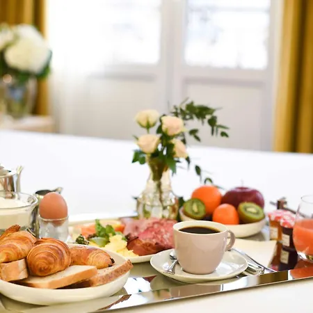 Camille Tapestry Collection By Hilton باريس