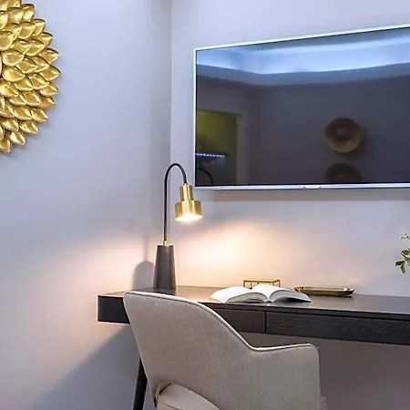Camille Tapestry Collection By Hilton 4* París