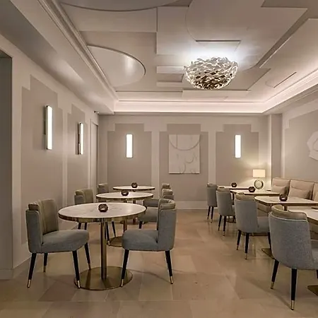 Camille Tapestry Collection By Hilton 4* París
