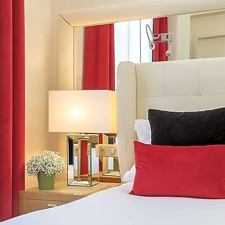 Camille Tapestry Collection By Hilton Hotel París