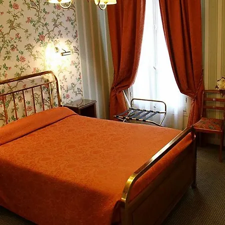 Azur Hotel