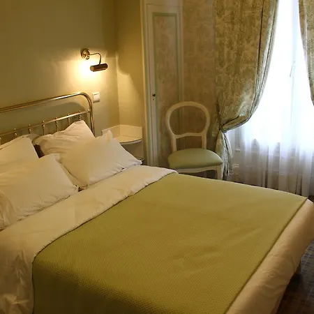 Camille Tapestry Collection By Hilton 4* Paříž