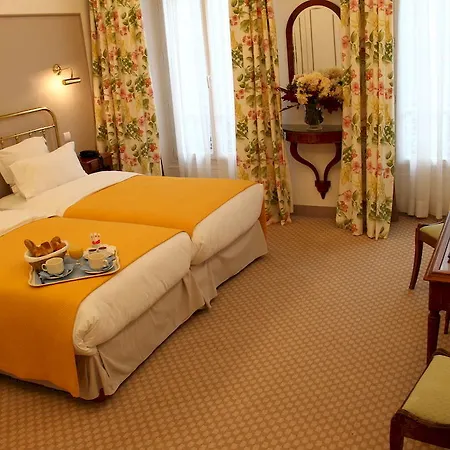 Azur Hotel 4*