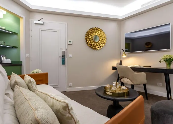 فندق Camille Tapestry Collection By Hilton 4*
