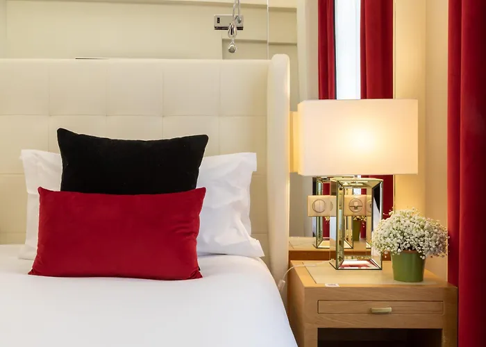 Camille Tapestry Collection By Hilton 4* Paris