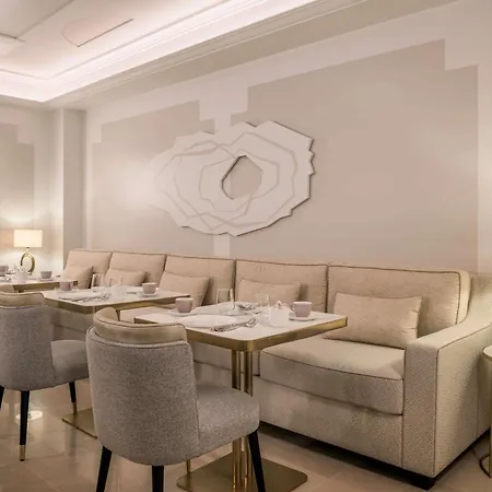 Camille Tapestry Collection By Hilton 巴黎